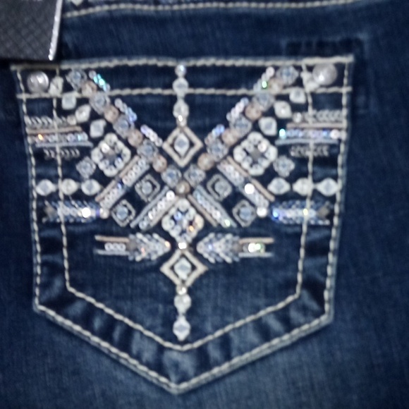 Grace in LA Women's 27 Embroidered Shimmer Boot Cut NWT - Picture 2 of 8